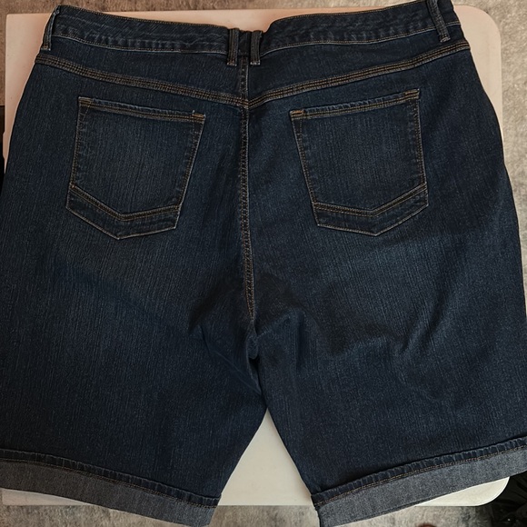 Gloria Vanderbilt Women’s Bermuda shorts, size 20W - Picture 2 of 2